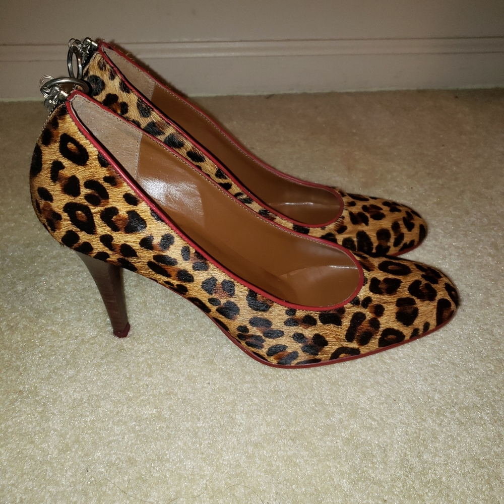 Shoes - Picture 2 of 6